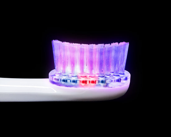 diamant Perfekt Sund mad Oralucent Toothbrush | Whitens Teeth & Protects Gums Using Blue Light